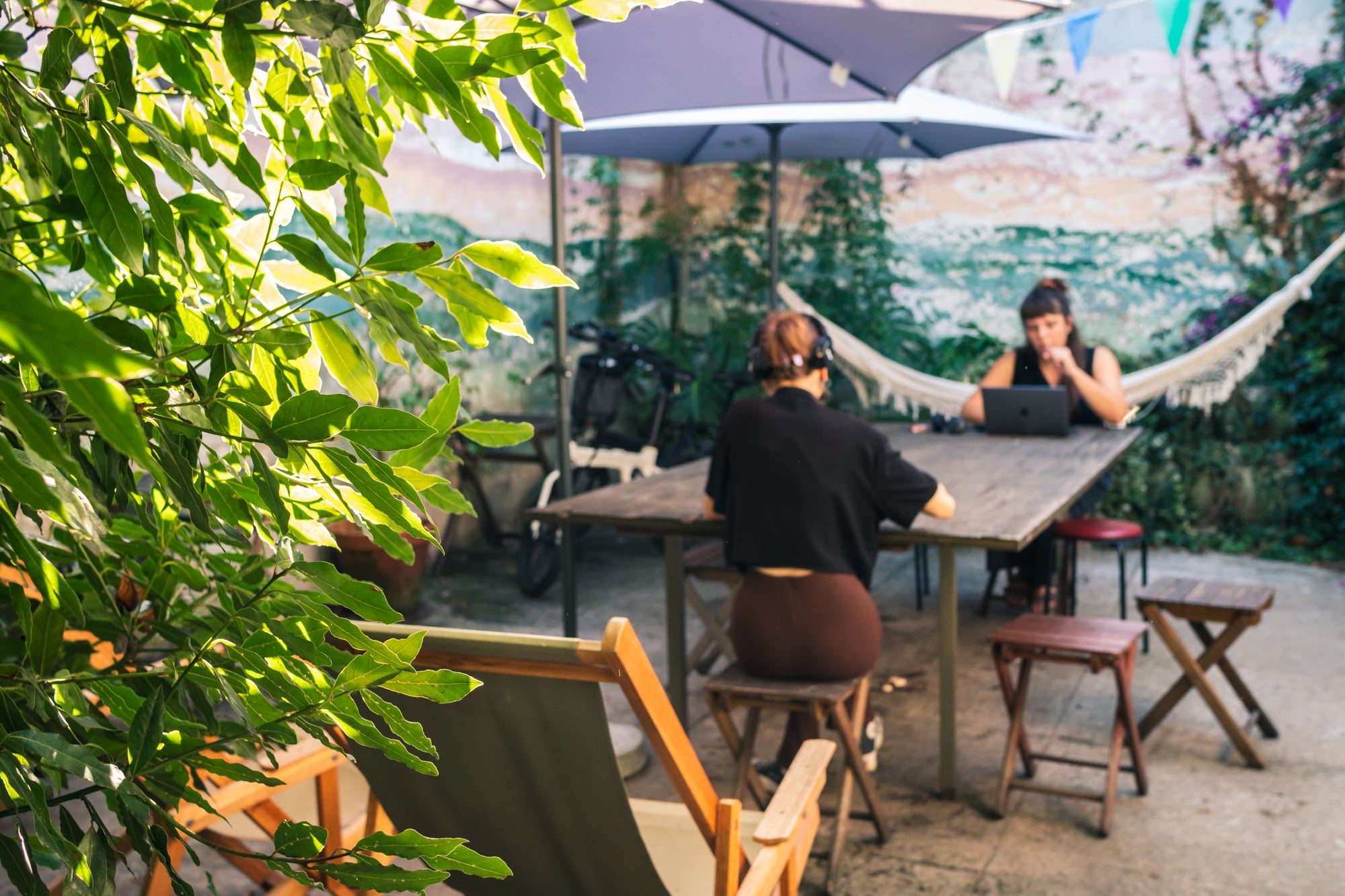 Vista geral do espaço de coworking da CRU